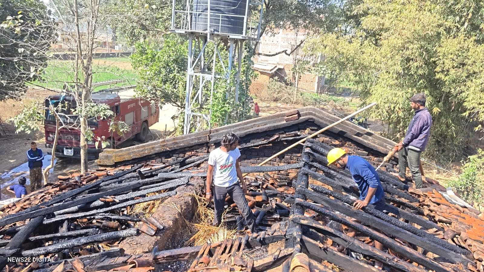 Giridih News :शॉर्ट सर्किट से घर में लगी आग, संपत्ति जलकर नष्ट