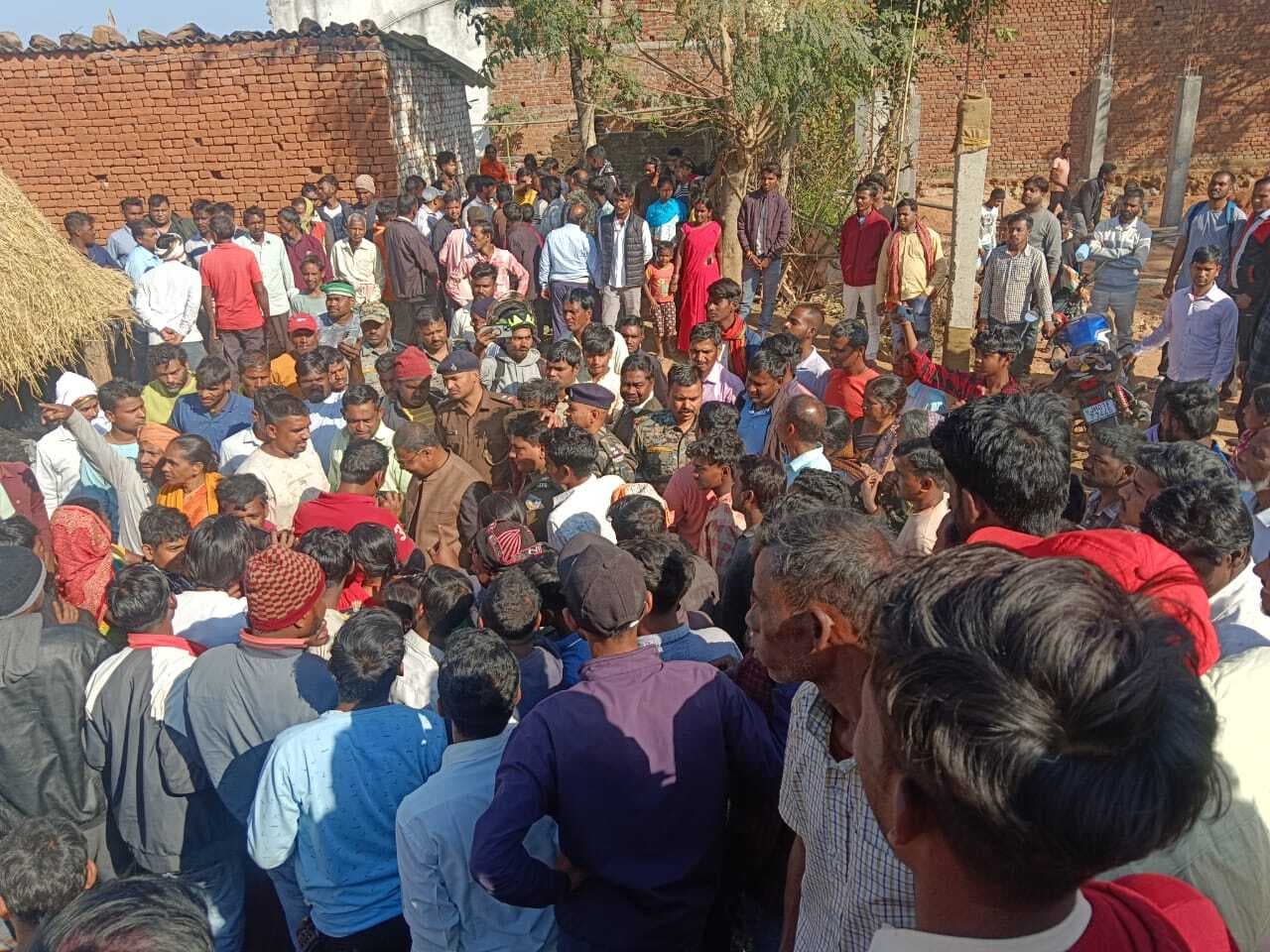 Bokaro News : हाथियों के हमलों को लेकर ग्रामीणों में रोष