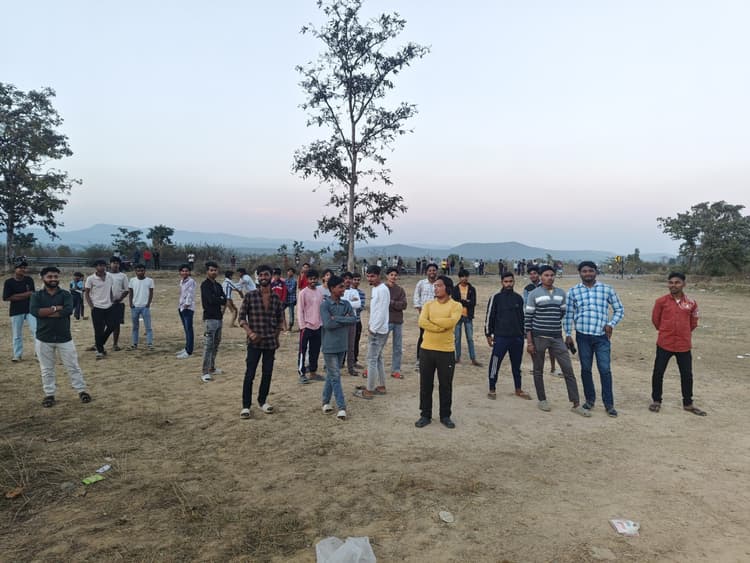 Seraikela Kharsawan News : अचानक आकर्षणी पीठ पर पहुंचा हाथी, श्रद्धालुओं में अफरातफरी