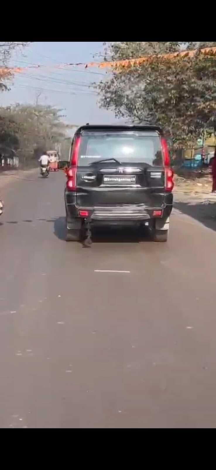 Dhanbad News: ‘फैंसी नंबर’ की एक्सयूवी चर्चा में, वीडियो वायरल