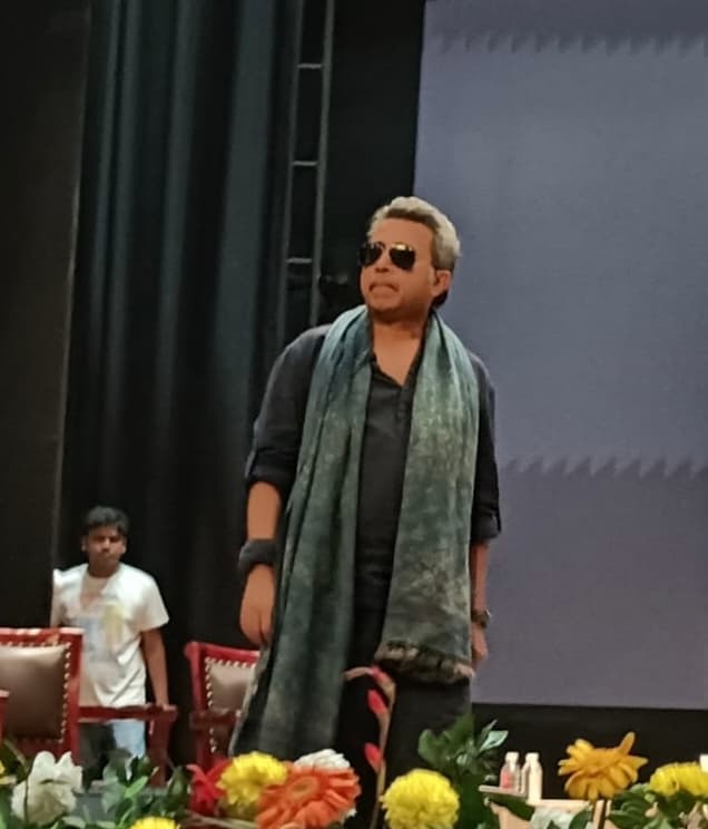 Dhanbad News: अपनी कद्र खुद करो, किसी और की आंखों में खुद को मत तलाशो...