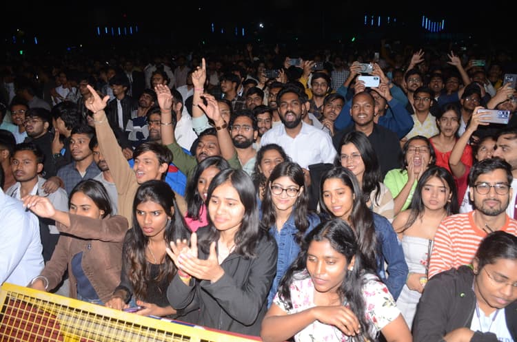 Dhanbad News: बैंड नाइट में गीत-संगीत पर खूब झूमे टेक्नोक्रेट्स