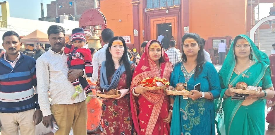 हजारों श्रद्धालुओं ने पूजा कर मांगा आशीर्वाद