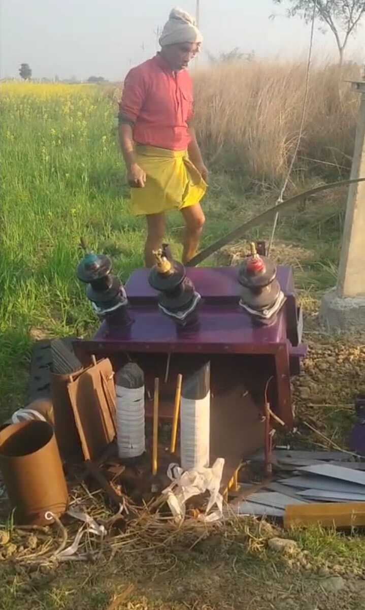 दीवाने गांव के बधार में ट्रांसफाॅर्मर खोलकर सामान की चोरी