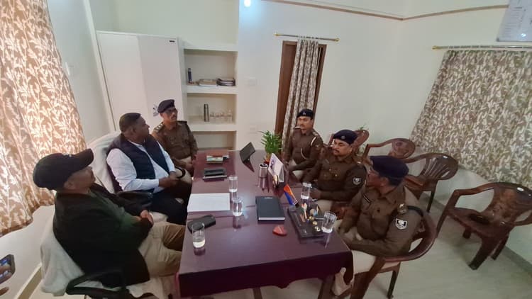 नेपाल चुनाव को लेकर भारत-नेपाल सीमा पर हाई अलर्ट, भीमनगर में हुई समन्वय बैठक