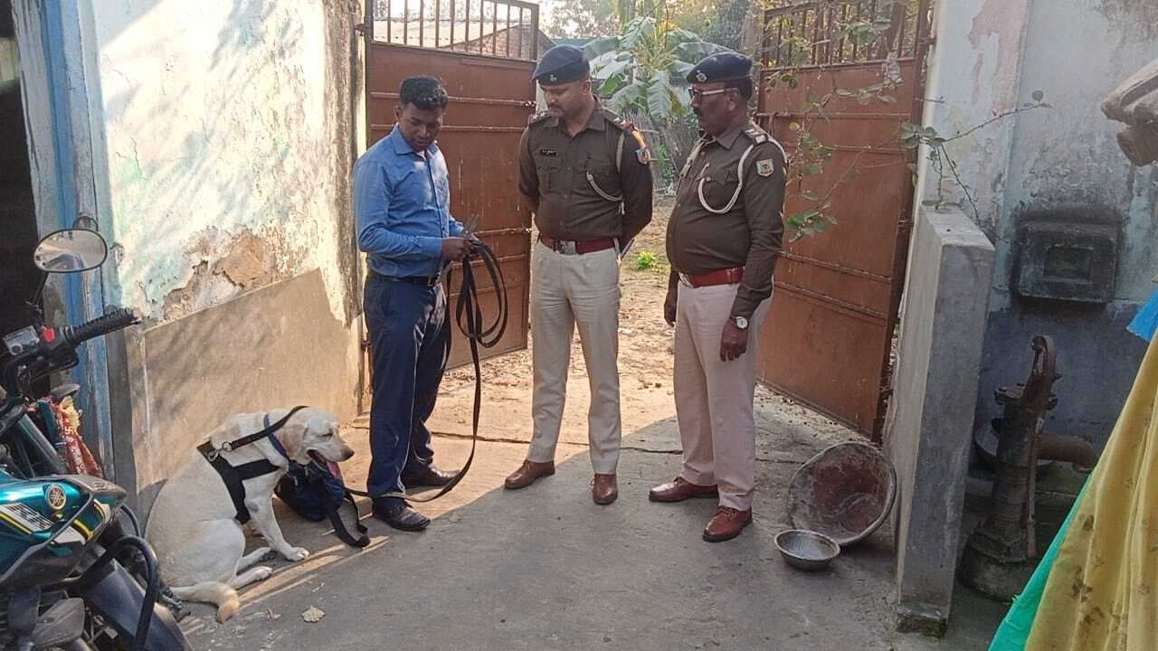 शिक्षक हत्याकांड की तकनीकी जांच शुरू, लिये गये फिंगर प्रिंट