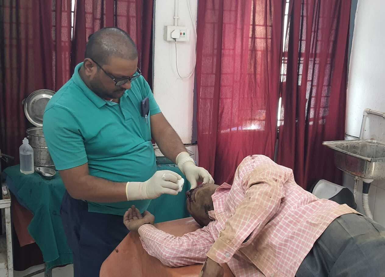 अनियंत्रित बाइक व साइकिल में हुई टक्कर, दो लोग गंभीर घायल