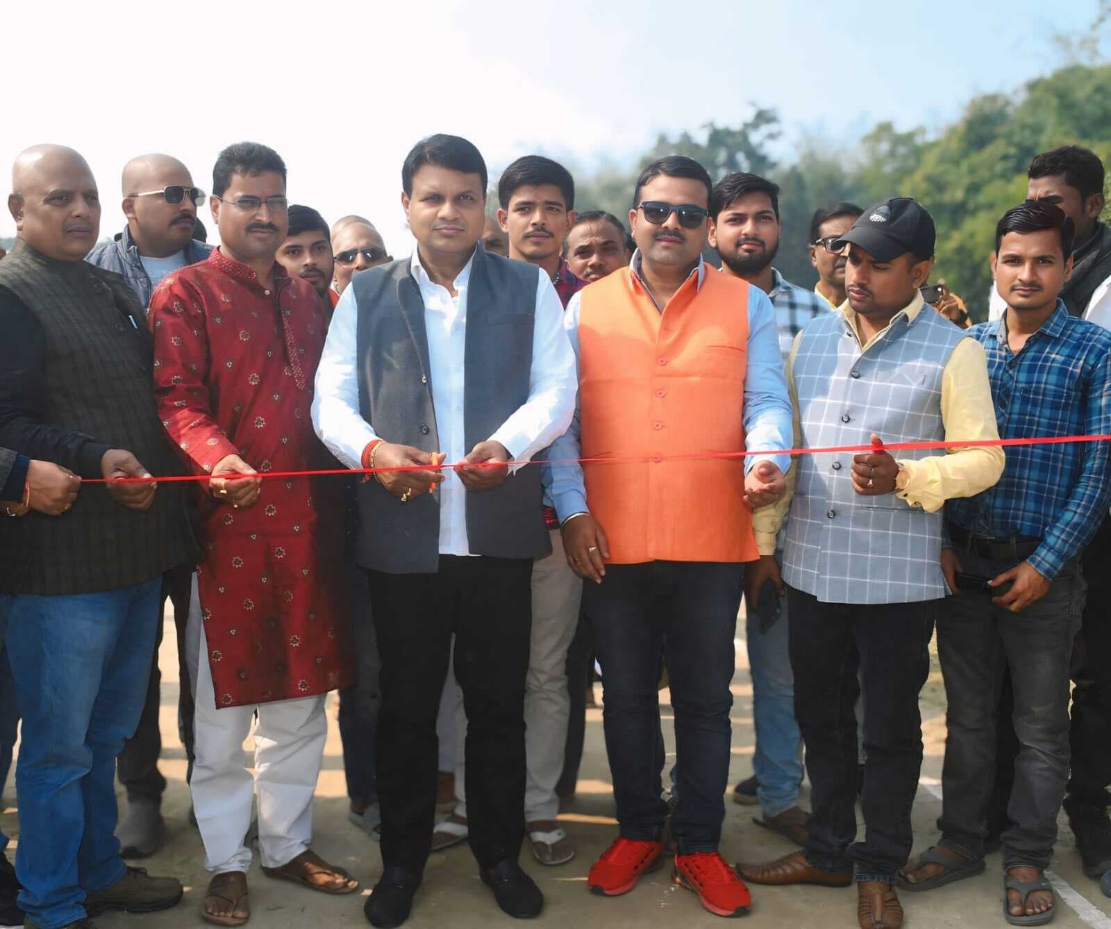 चैता बाबू – रघुवर बाबू मेमोरियल क्रिकेट टूर्नामेंट का विधायक ने किया शुभारंभ