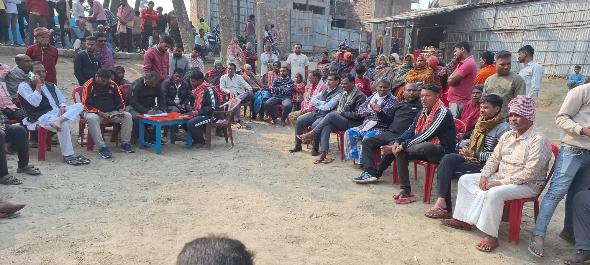 स्मैक व शराब के खिलाफ कुरसेला नगर पंचायत के ग्रामीणों ने की महापंचायत