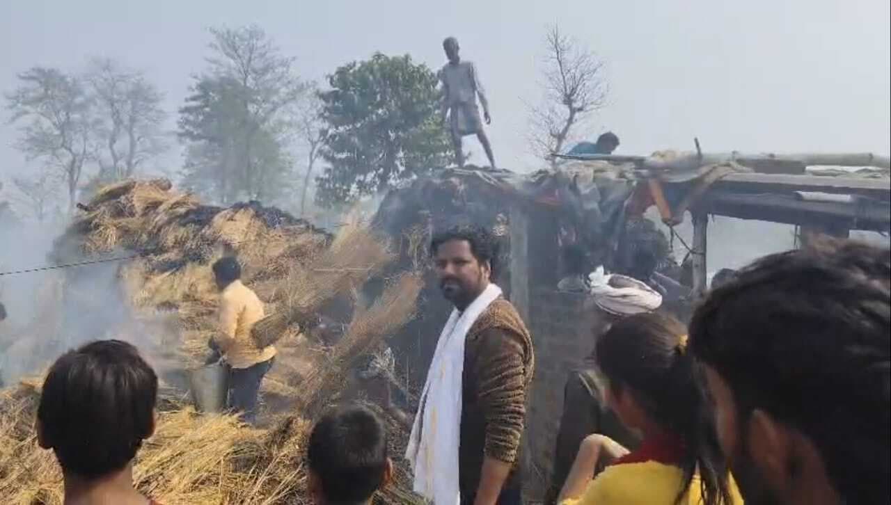 बलिया बेलौन में दमकल की मांग, आग से क्षति पहुंचा