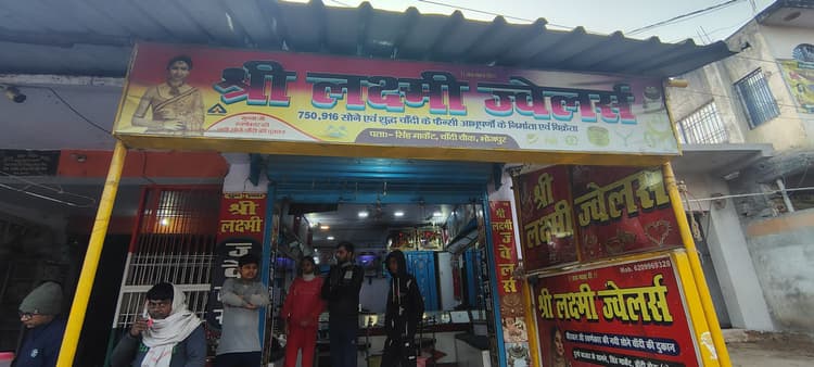 आभूषण दुकान में शटर काटकर ढाई किलो चांदी की चोरी