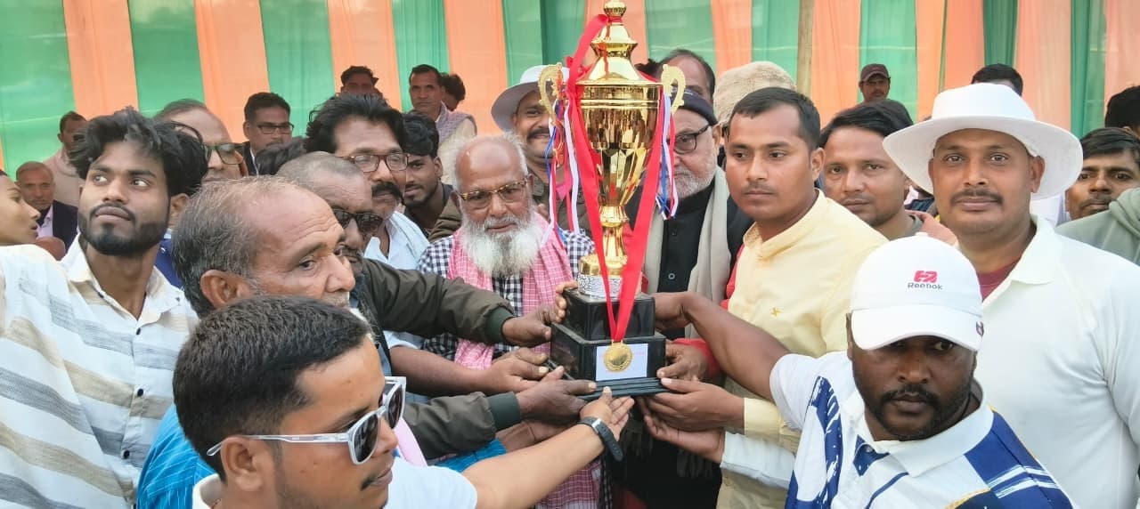 कुरुम में क्रिकेट टूर्नामेंट का हुआ आयोजन