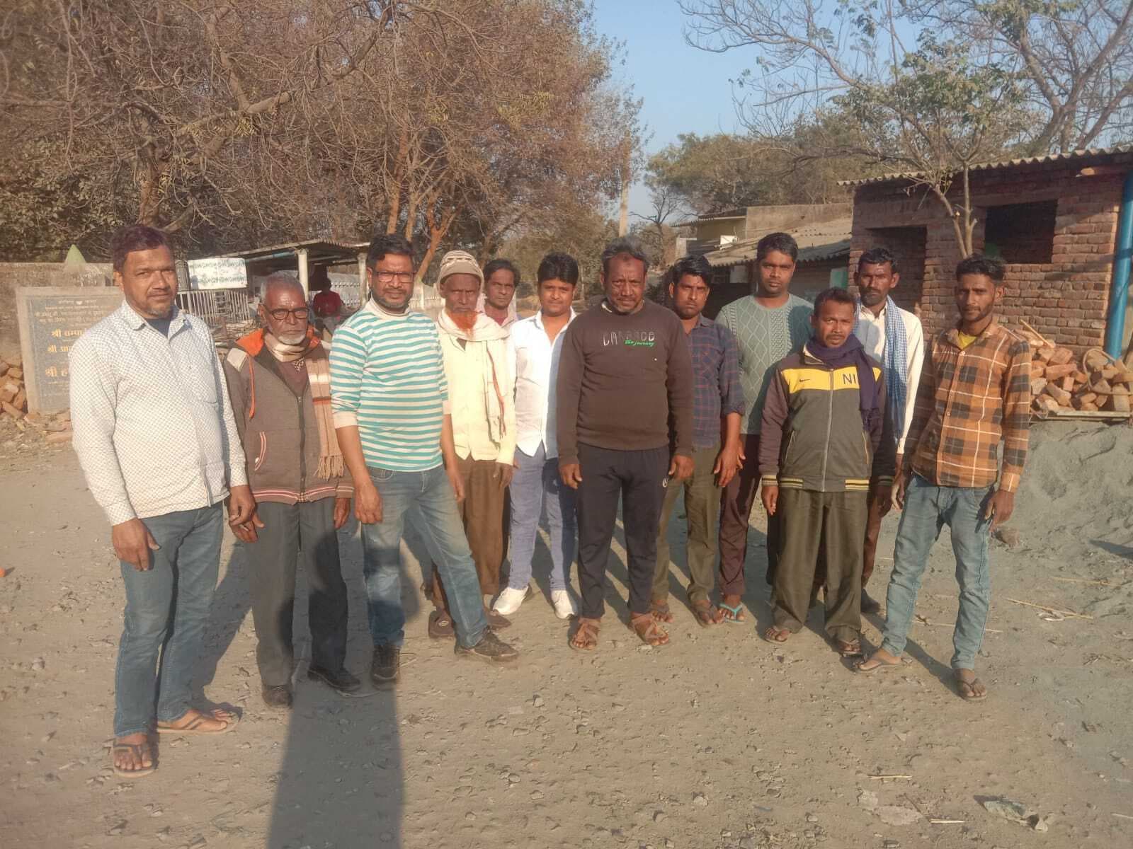 ग्रामीणों ने की लहजोरी-दुधानी की अधूरी सड़क निर्माण करने की मांग