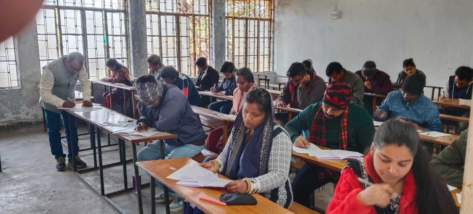 चार पद के लिए हुई लिखित परीक्षा