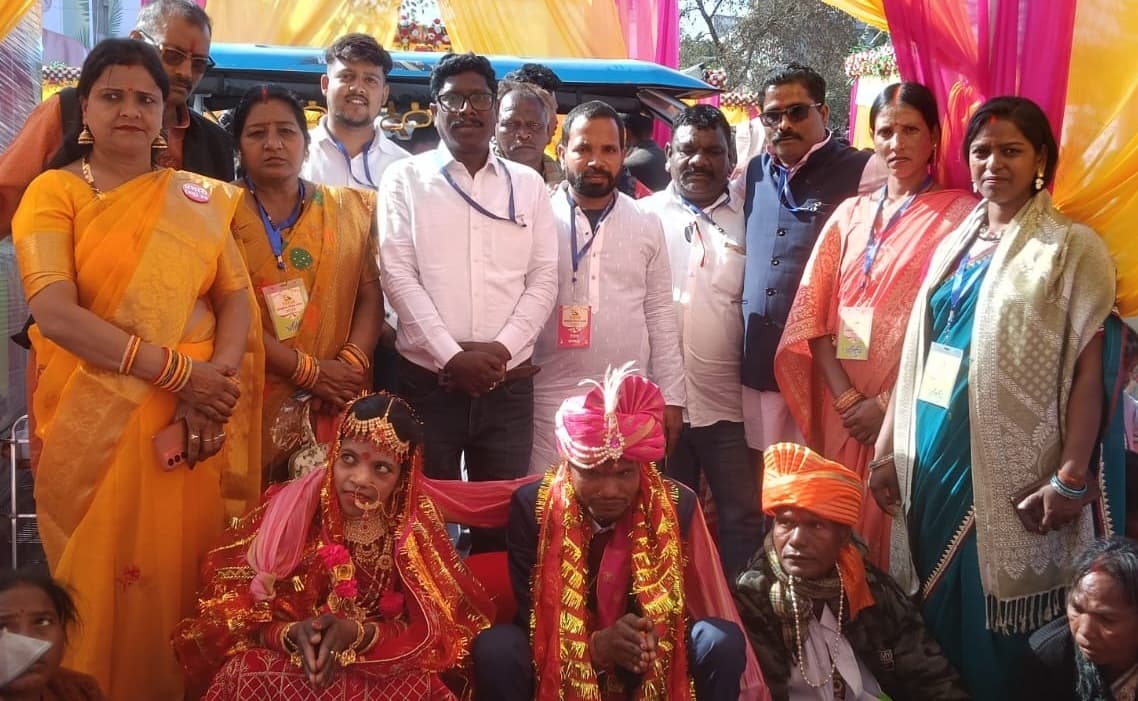 सामूहिक विवाह समारोह में पिपरवार की दो कन्याओं की हुई शादी