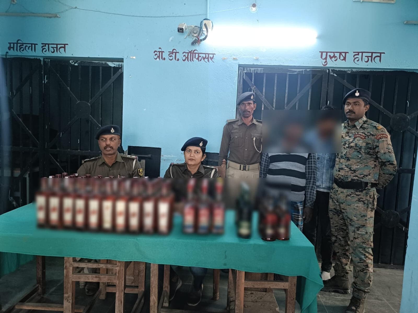 शराब के साथ दो तस्कर गिरफ्तार