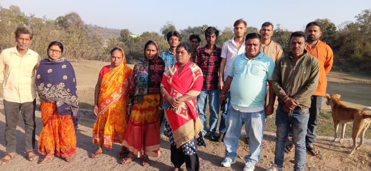 Bokaro News : मुहल्लों की नालियां व सड़क हैं जर्जर