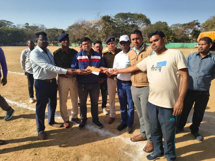 Chaibasa News : तबीयत बिगड़ने पर इलाज के दौरान हवलदार की मौत