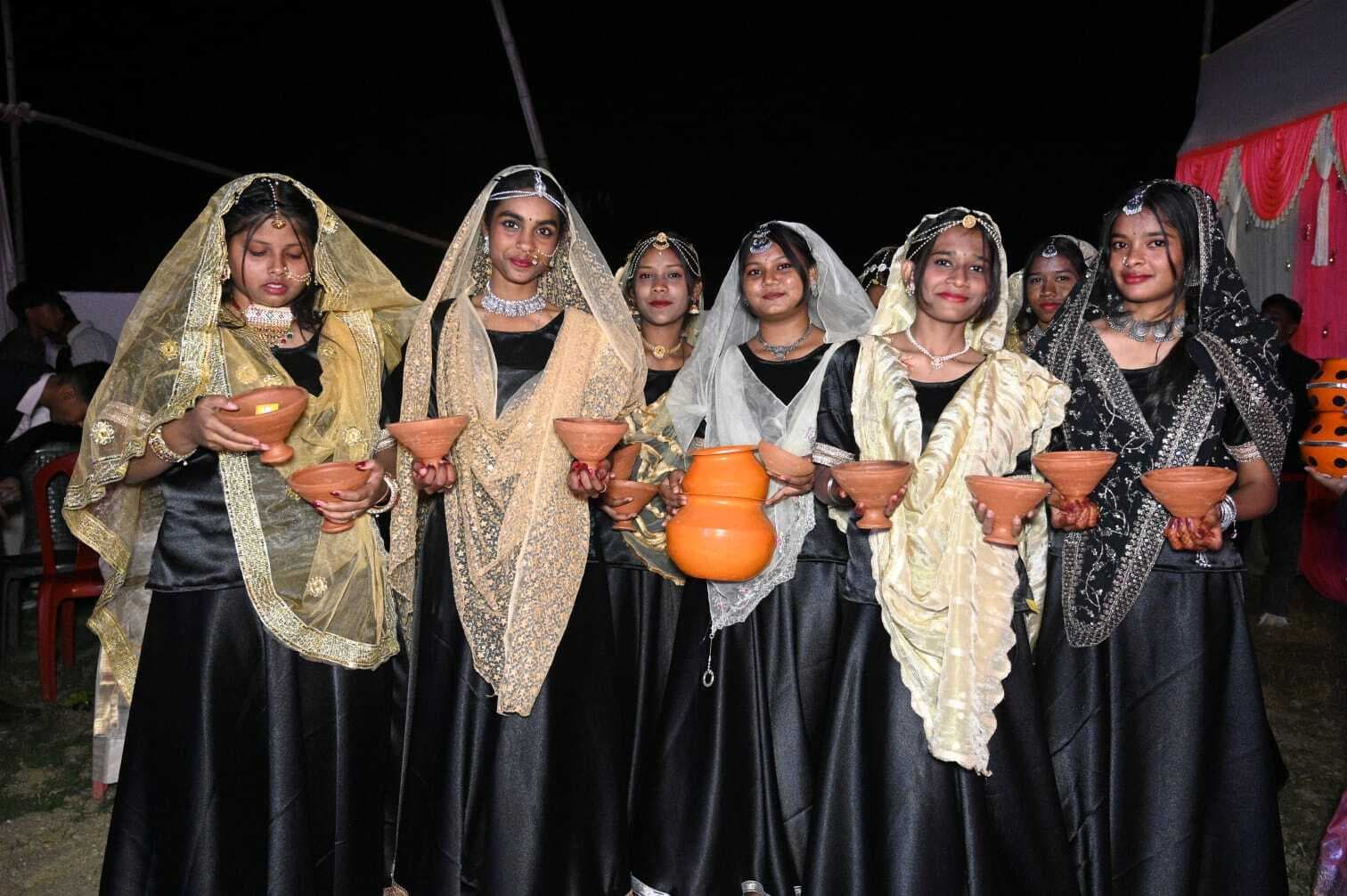 Chaibasa News : सांस्कृतिक आयोजन से बच्चों में बढ़ता है आत्मविश्वास: विधायक