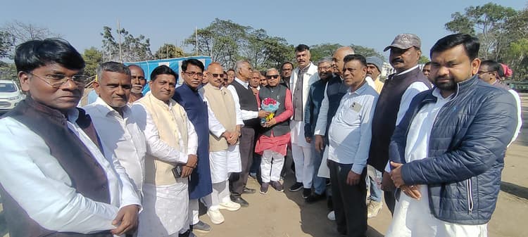 Dhanbad News: तानाशाही चला रही मौजूदा केंद्र सरकार : कमलेश