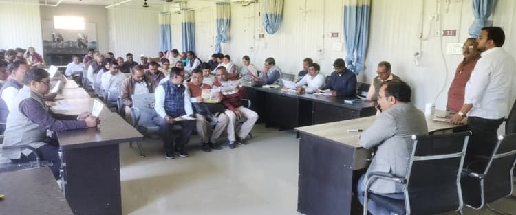 फाइलेरिया उन्मूलन अभियान को लेकर शिक्षकों व सेविकाओं को दिया गया प्रशिक्षण