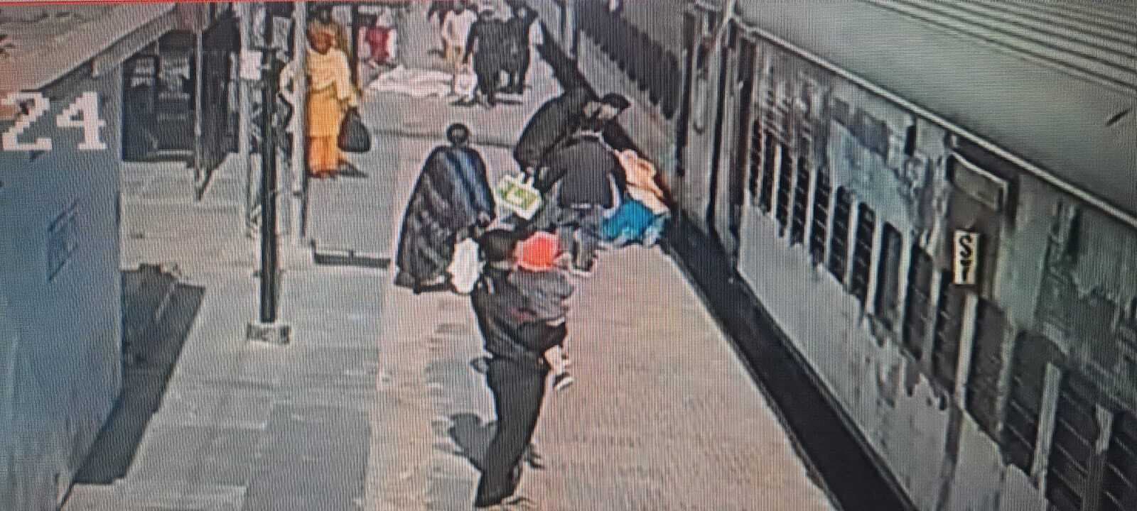 भभुआ रोड स्टेशन पर आरपीएफ की तत्परता से महिला यात्री की बची जान