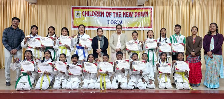 कराटे चैंपियनशिप में खिलाड़ियों ने जीते कई पदक