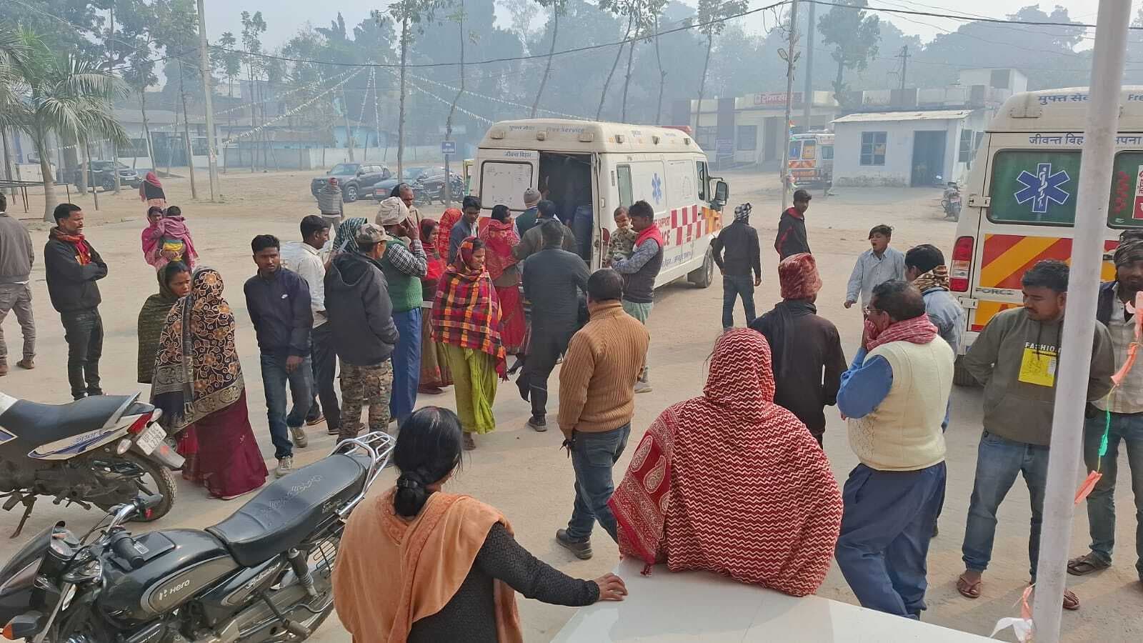 सड़क हादसे में बाइक सवार युवक की मौत, उसके दो अन्य साथी घायल