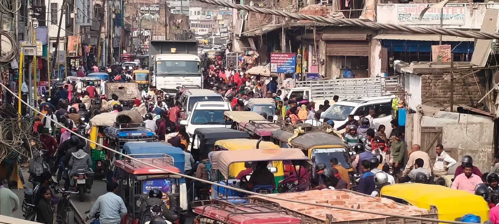 रुक- रुक कर लगती रही जाम, राहगीर हुए परेशान