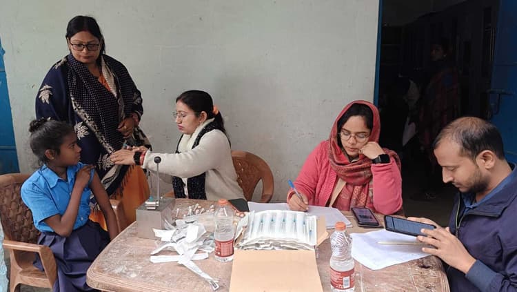 छह से 14 वर्ष आयु वर्ग की छात्राओं को एचपीवी वैक्सीन का लगाया गया टीका