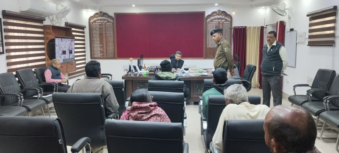 डीएम अभिषेक रंजन ने की जनसुनवाई, नागरिकों की समस्याओं के त्वरित समाधान का दिया आवश्वासन