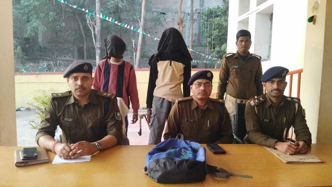 लूटी गयी ई-रिक्शा के साथ दो लुटेरा गिरफ्तार, दो की तलाश जारी