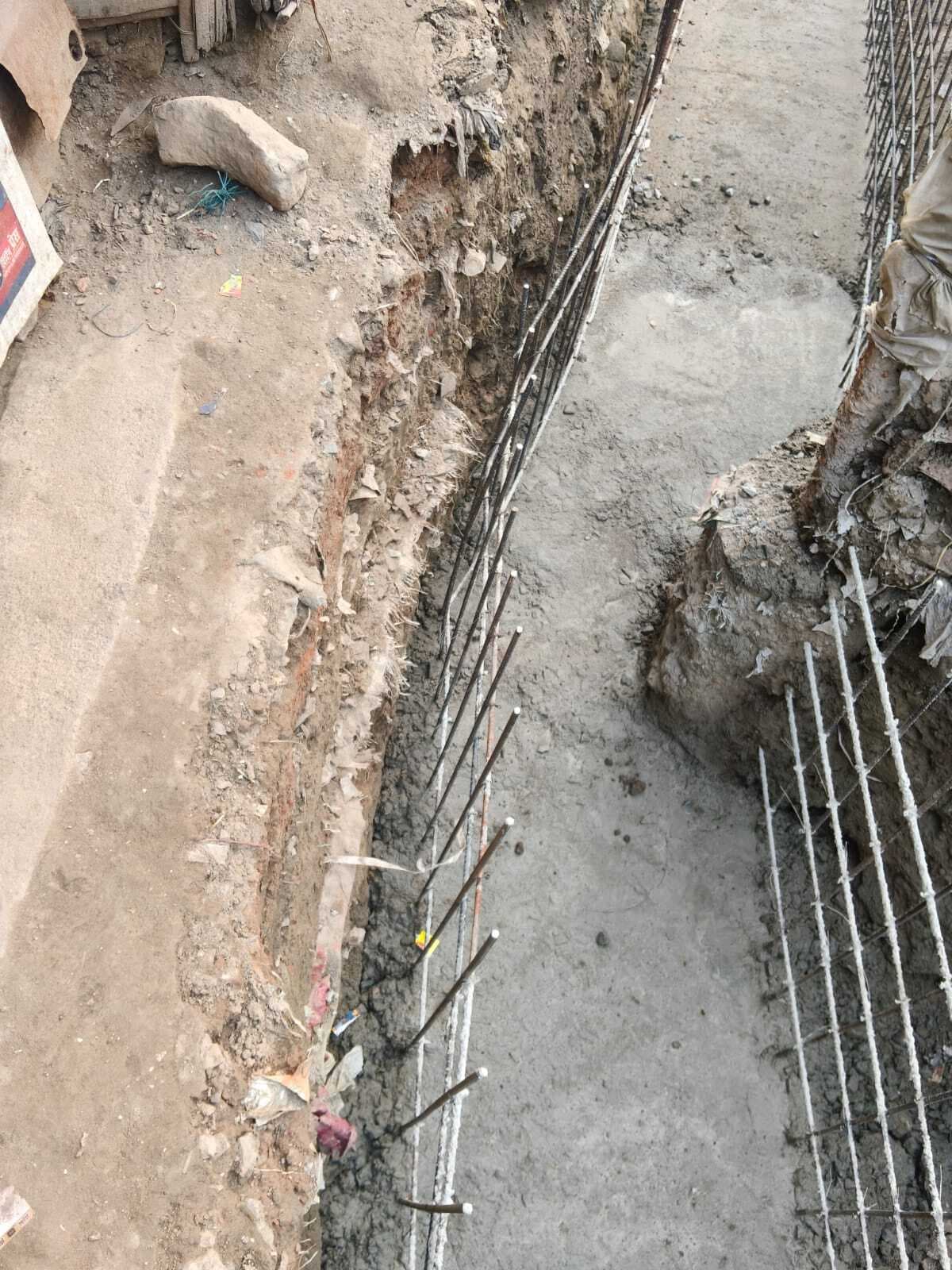 मुख्य बाजार में नाला निर्माण में घटिया सामग्री के उपयोग का आरोप