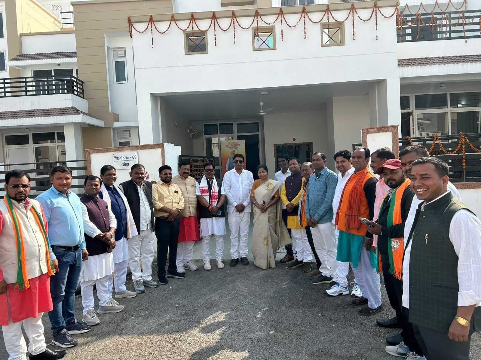 पटना स्थित आवास पर कोढ़ा विधायक ने किया कार्यकर्ताओं का स्वागत