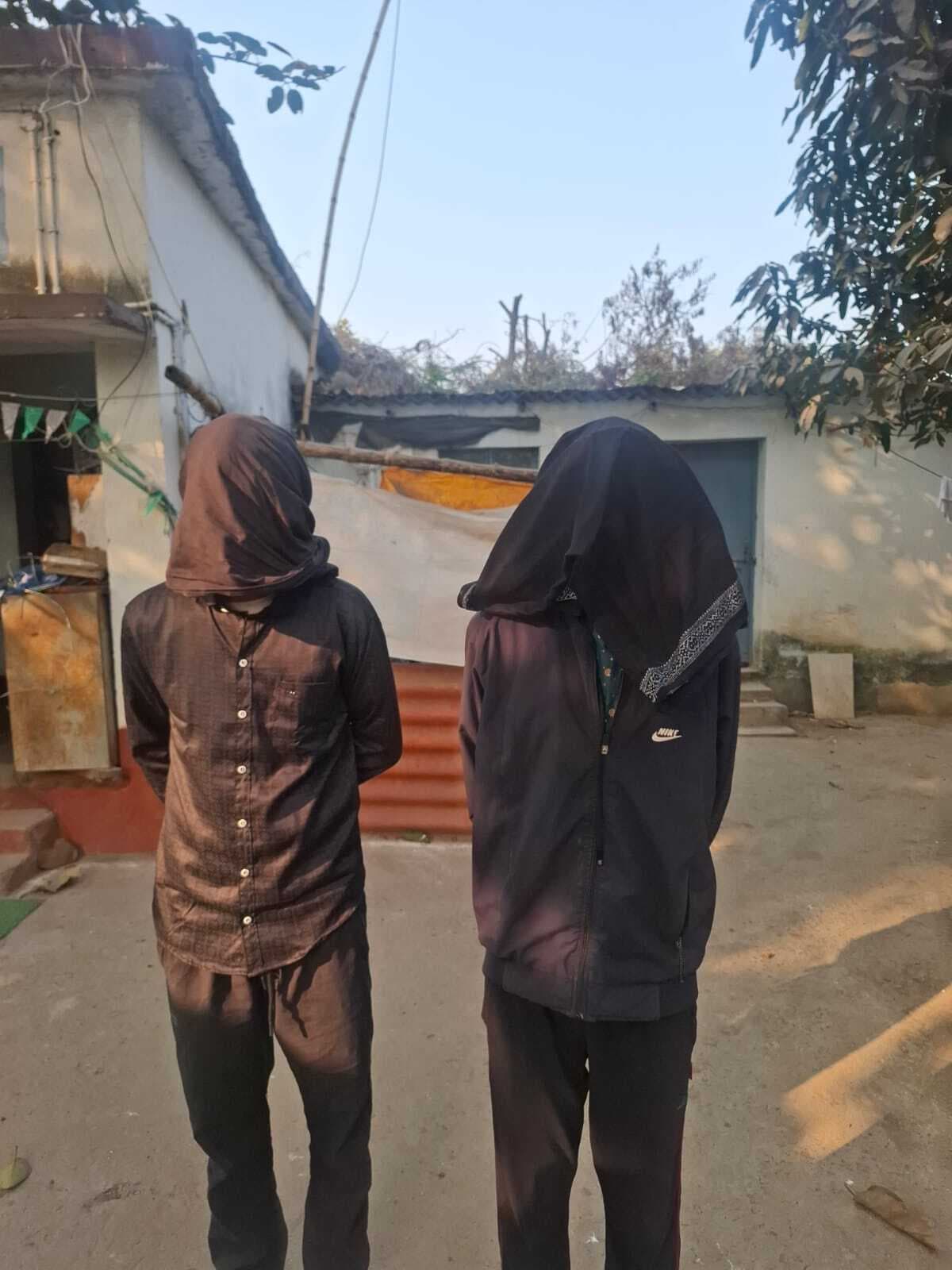 मिर्जापुर गोलीबारी कांड के दो अभियुक्त गिरफ्तार, अवैध हथियार बरामद