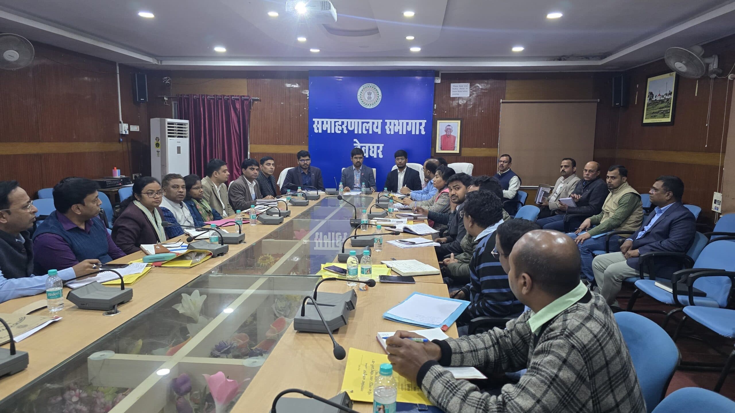 Deoghar News : आदर्श आचार संहिता के उल्लंघन पर होगी सख्त कार्रवाई : डीसी