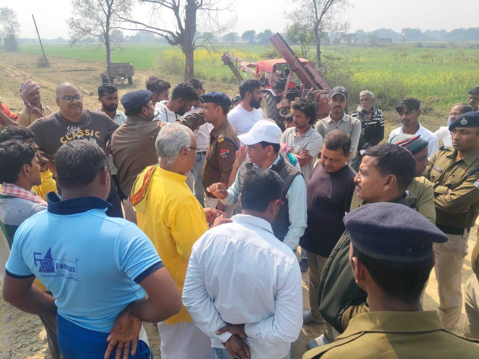 ओड़हारा में रेलवे का रास्ता बंद करने पहुंची टीम का विरोध, हंगामा देख बैरंग लौटे अधिकारी