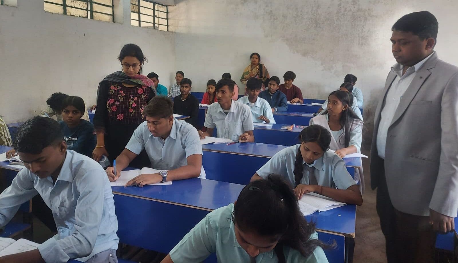 Bokaro News: मैट्रिक में 100 और इंटर की परीक्षा में 120 विद्यार्थी रहें अनुपस्थित