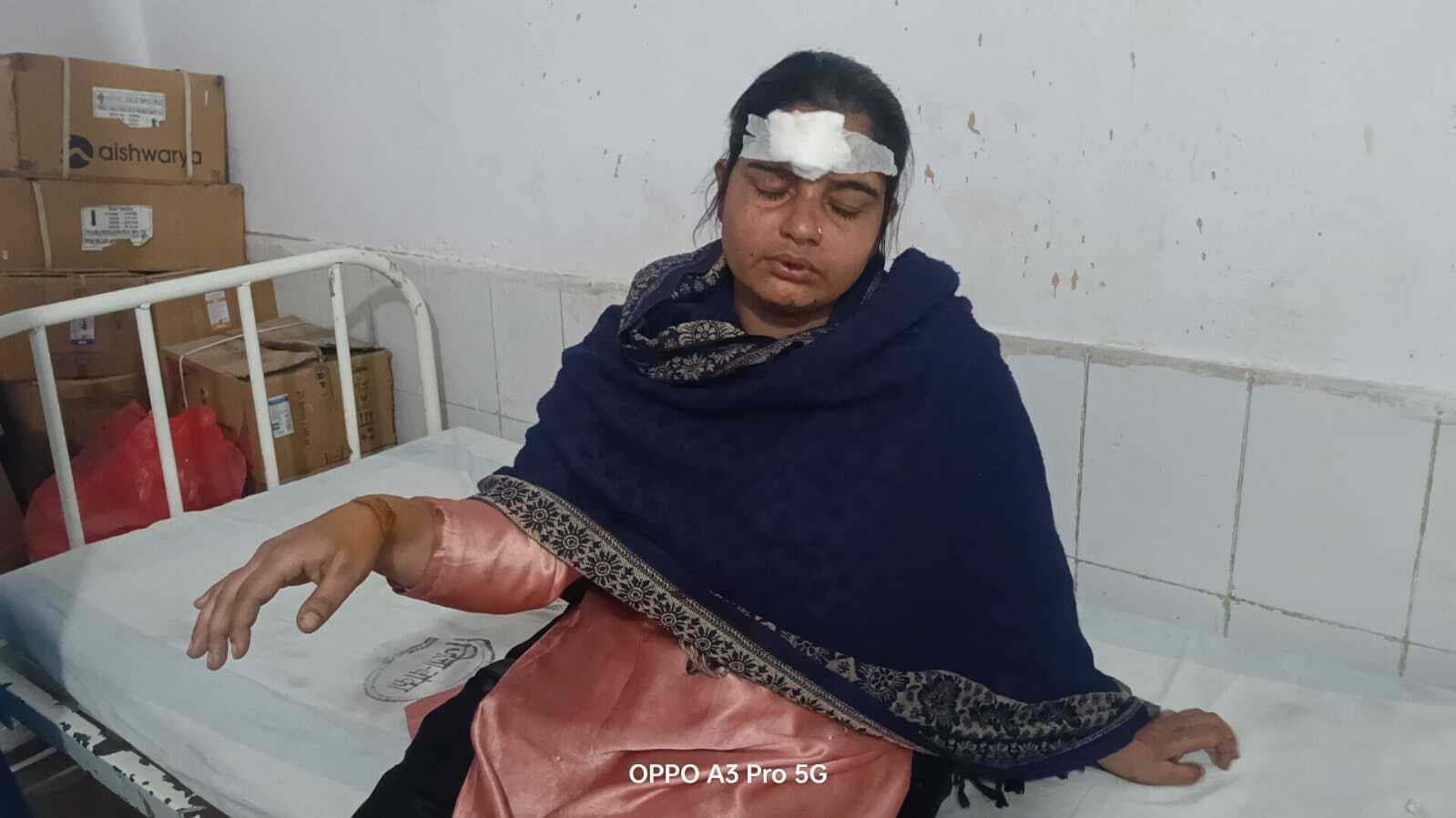 घरेलू विवाद में पति ने पत्नी को पीटकर किया जख्मी