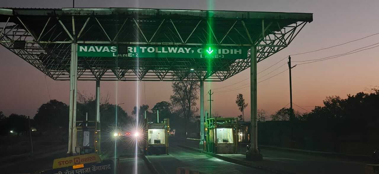 Giridih News :वार्ता में भुगतान का मिला आश्वासन, काम पर लौटे टोल कर्मी