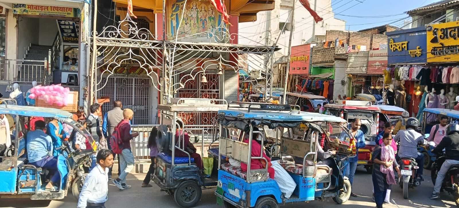 शहर में प्रशासन की लाठी पर इ-रिक्शा चालकों की मनमानी पड़ रही भारी
