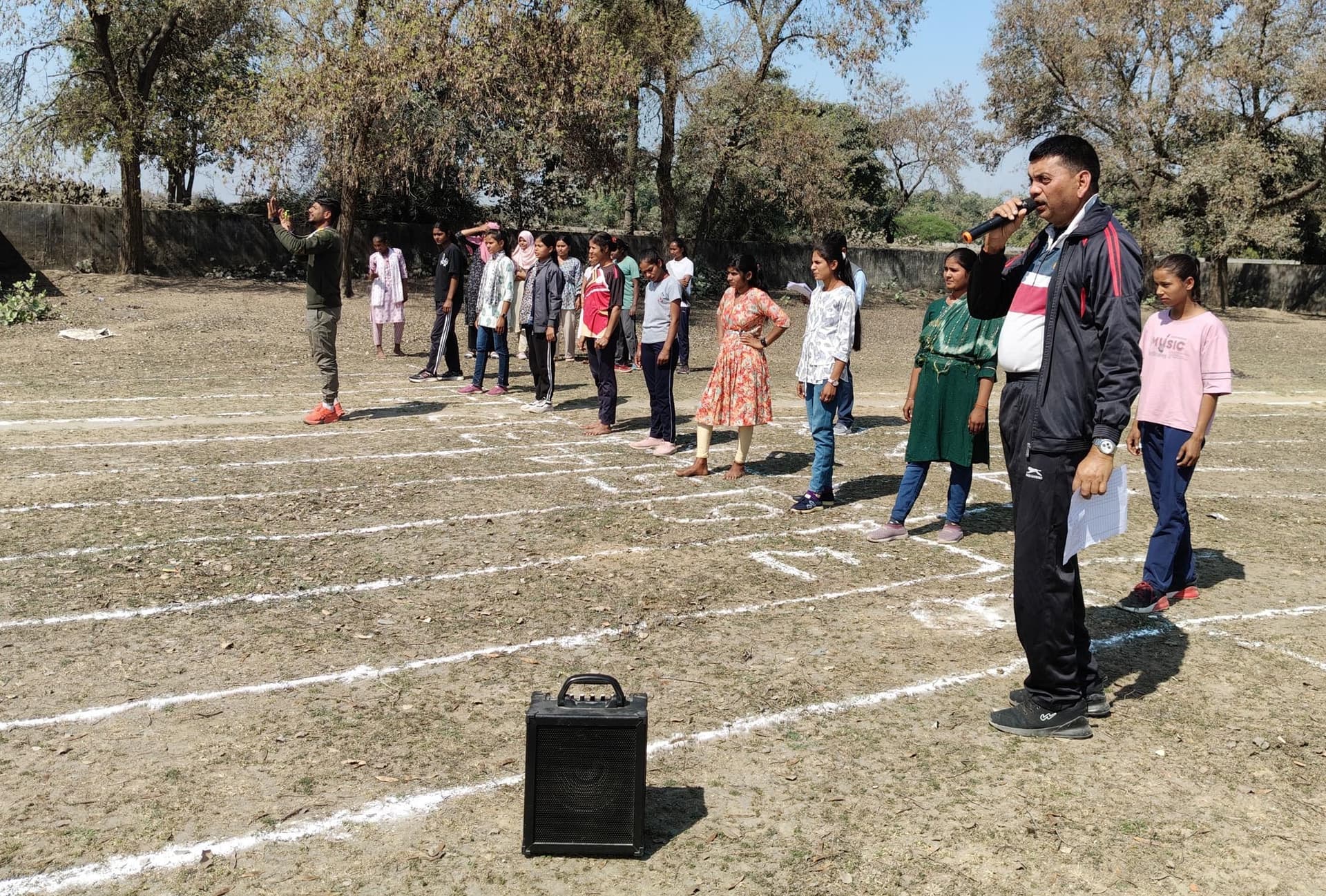 दौड़ में एक दूससे आगे निकलने की लगी होड़