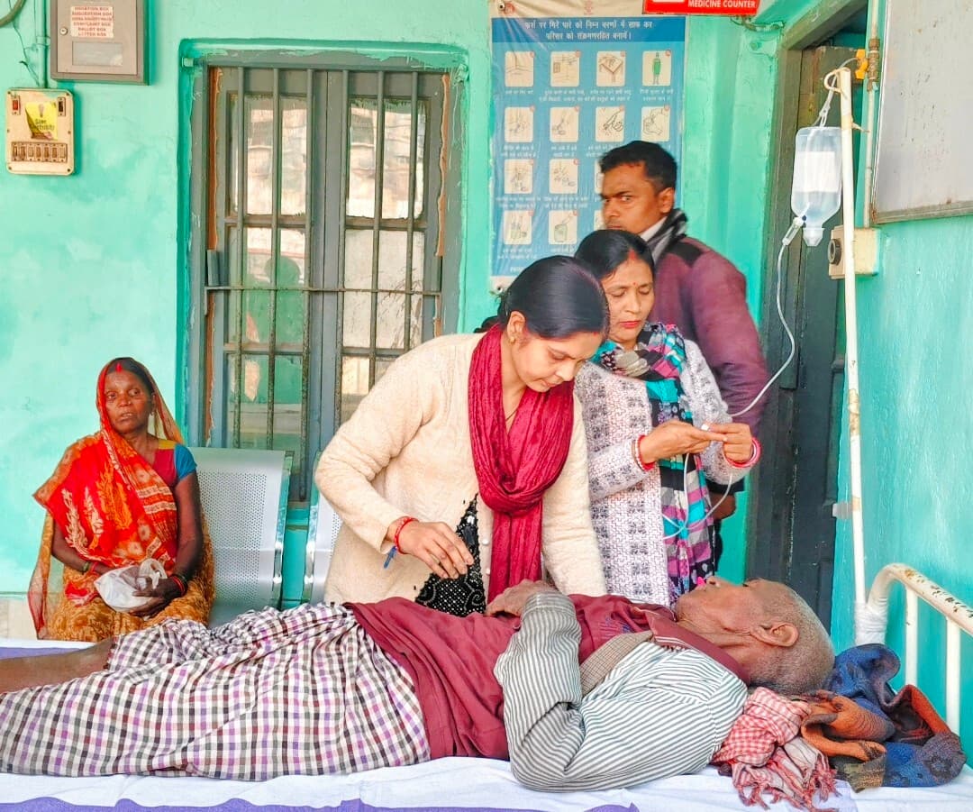 करंट लगने से बुजुर्ग की हालत गंभीर