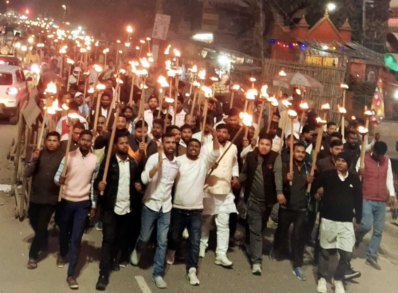 यूजीसी प्रमोशन ऑफ इक्वलिटी रेगुलेशन के समर्थन में संयुक्त छात्र-युवा संघर्ष समिति ने निकाला मशाल जुलूस