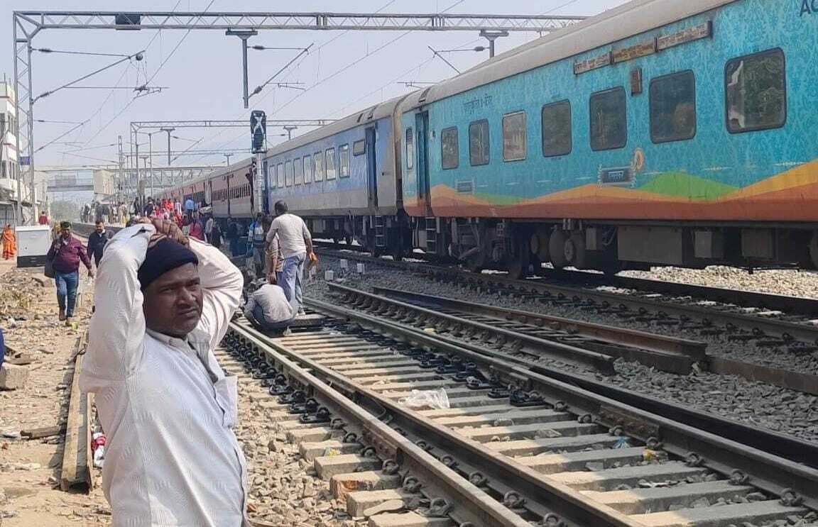 चेन पुलिंग के बाद ट्रेन से उतरने के दौरान महिला यात्री घायल