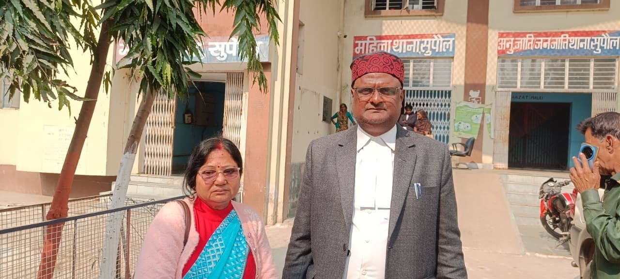 महिला थाना में उदित नारायण की पहली पत्नी ने दिया आवेदन, शादी के बाद धोखा और जबरन ऑपरेशन का लगाया आरोप