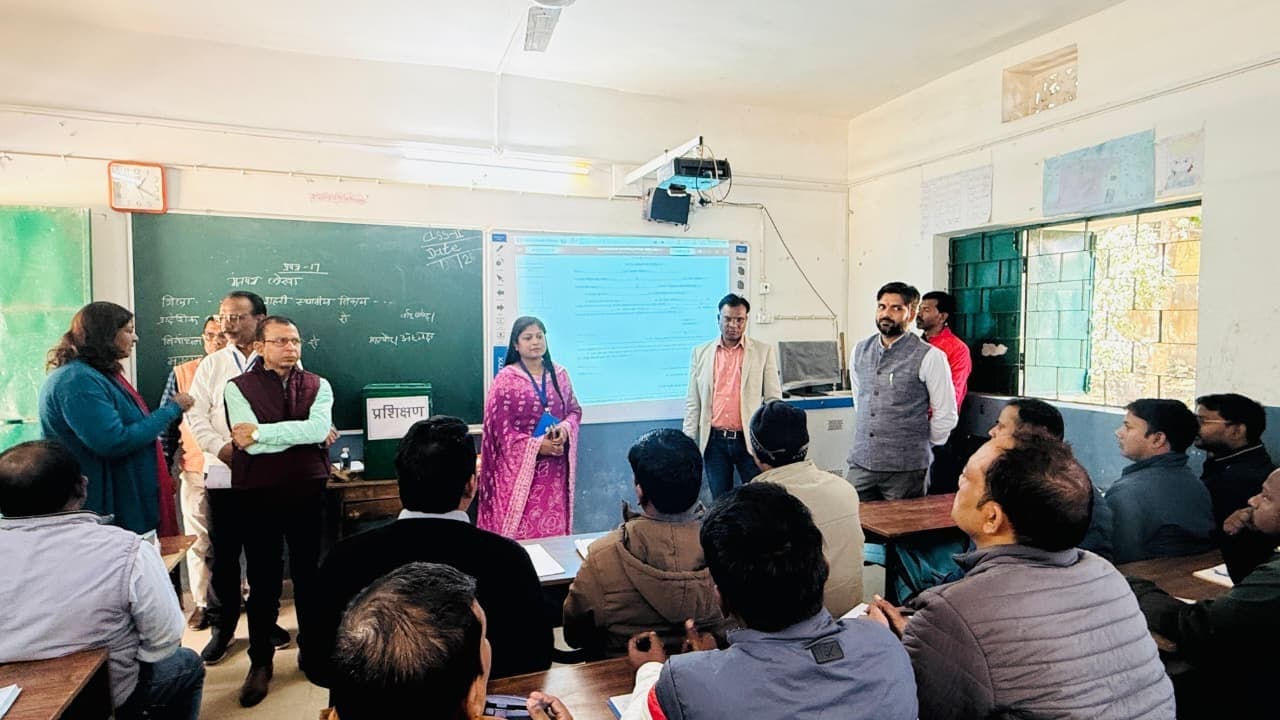 चुनाव की तैयारी में जुटा प्रशासन, मतदानकर्मियों को मिला प्रशिक्षण