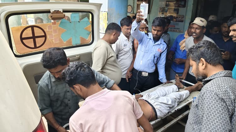 कार की ठोकर से खेत से घर लौट रहे किसान घायल, रेफर