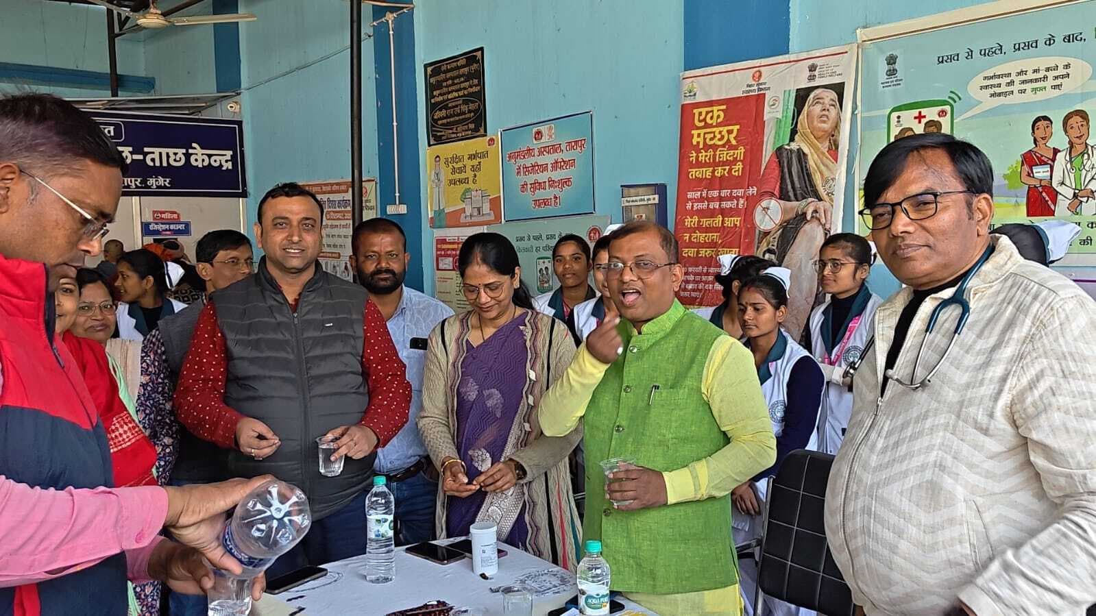 दवा सेवन के साथ फाइलेरिया उन्मूलन कार्यक्रम का आगाज, घर-घर जाकर आशा खिलायेगी डीइसी व एल्बेंडाजोल की दवा