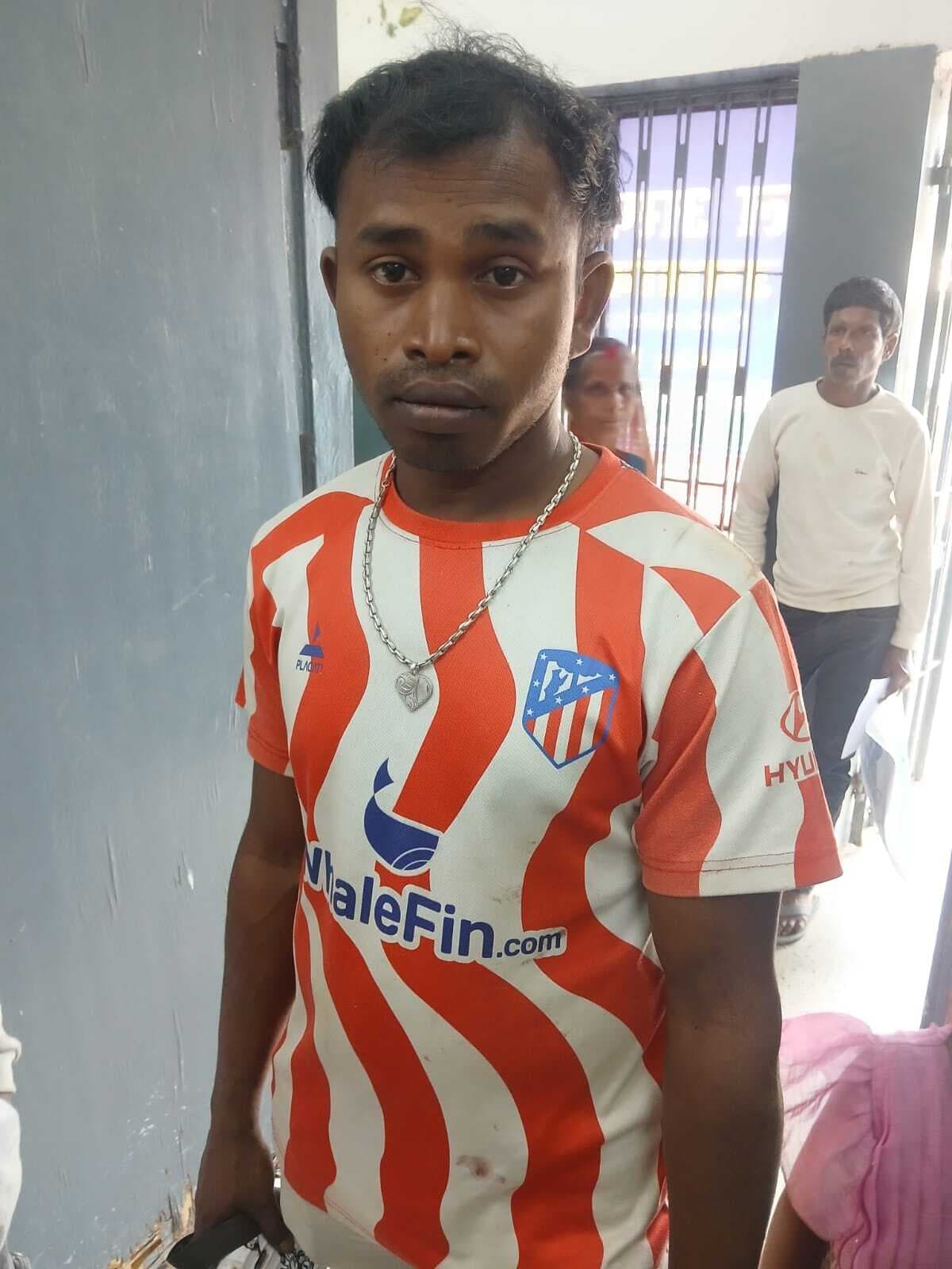 अज्ञात वाहन की टक्कर से एक ही परिवार के चार लोग गंभीर रूप से घायल